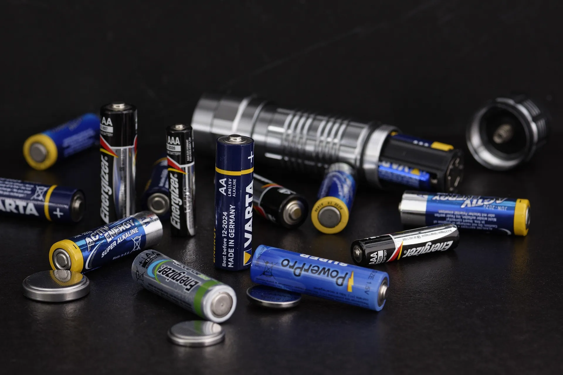 L'EMD elettrolitico al biossido di manganese funziona all'interno di una batteria