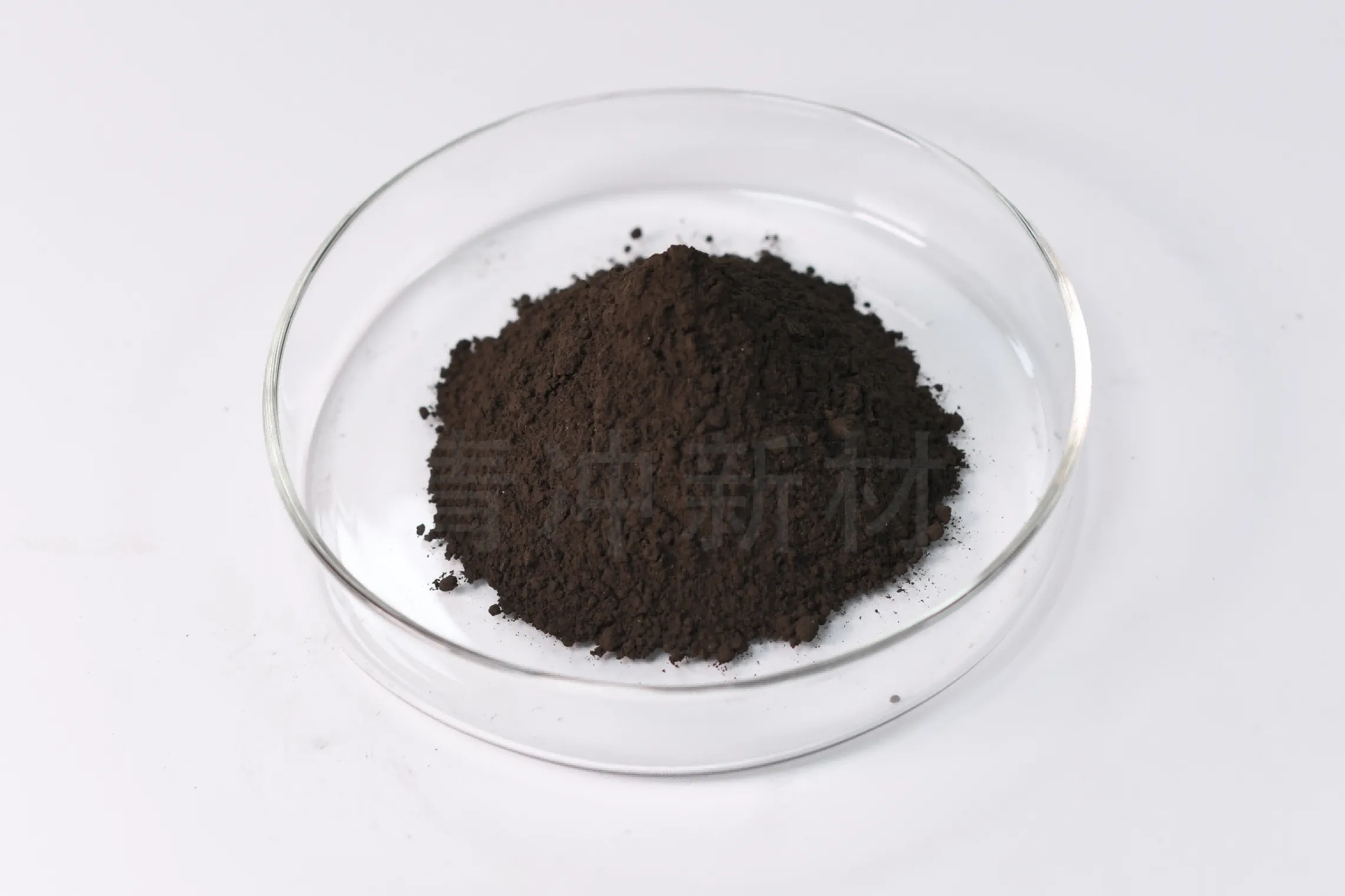 Ossido di manganese nei mangimi per animali: dosaggio, biodisponibilità e perché i formulatori di mangimi preferiscono MnO rispetto alle alternative organiche