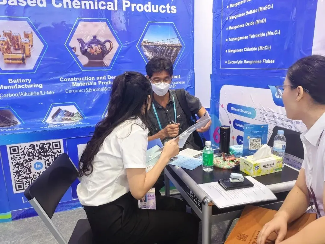 QingChong mostra la gamma completa di prodotti chimici al manganese alla Fiera di Canton